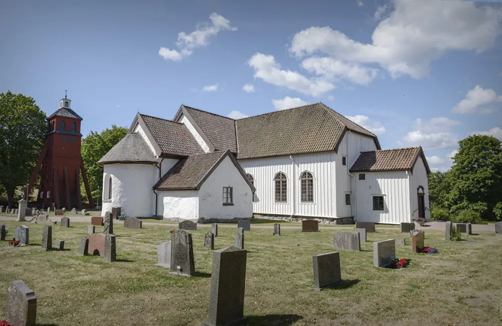 Bringetoftas vita kyrka.