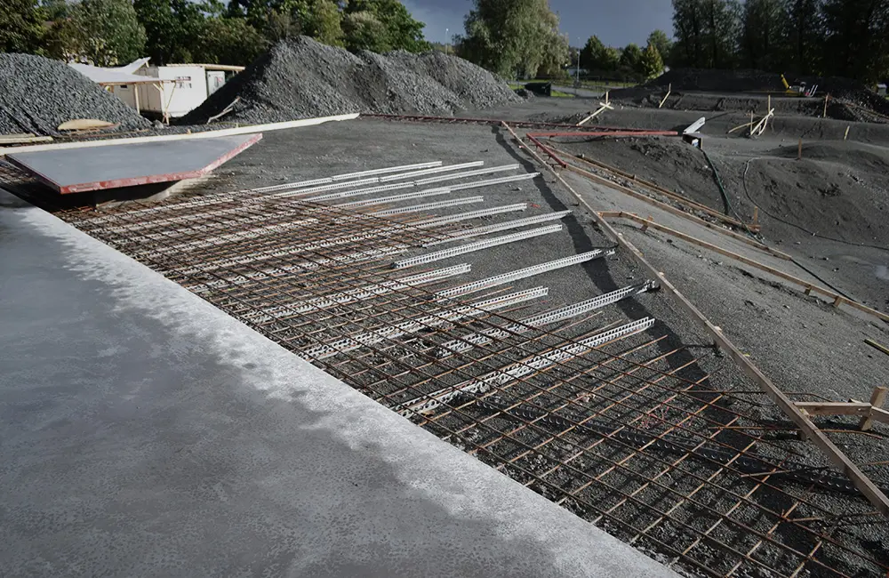 Konstruerande av skatepark.