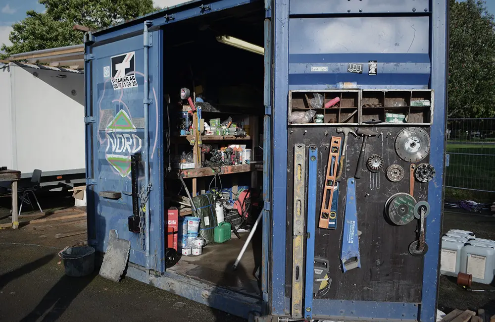 Verktygsförråd vid skatepark.