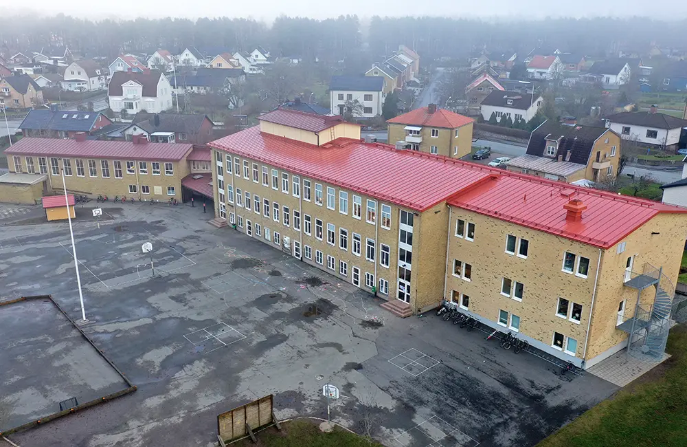 Drönarvy över byggnaden Handskerydsskolan