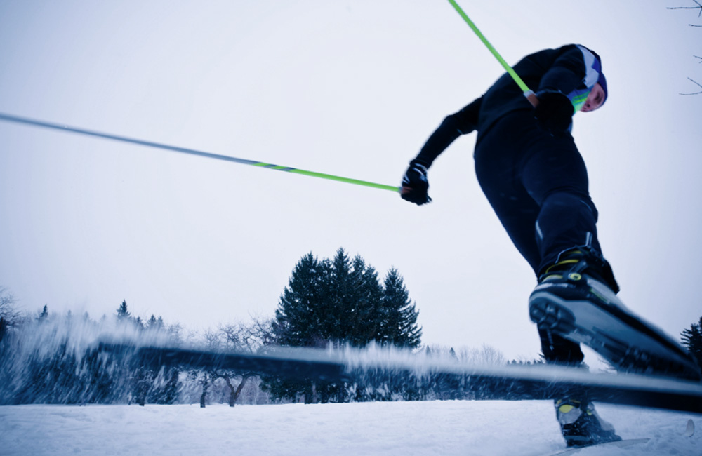 Person åker längdskidor