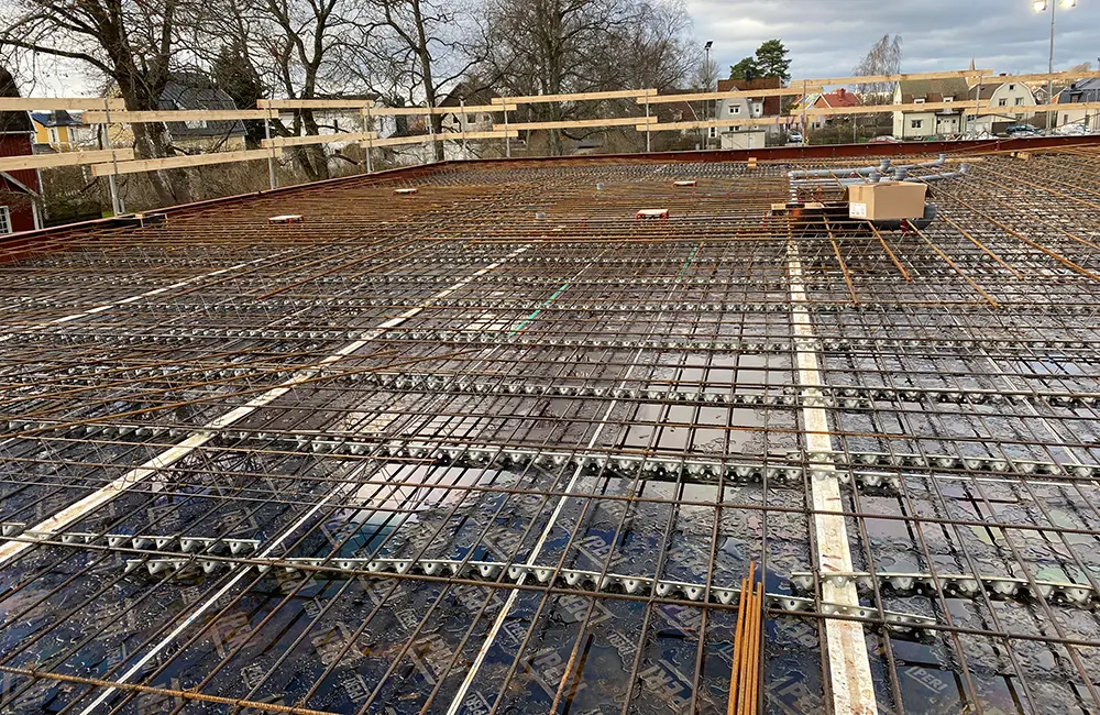 Förberedelser för att gjuta betonggrund.