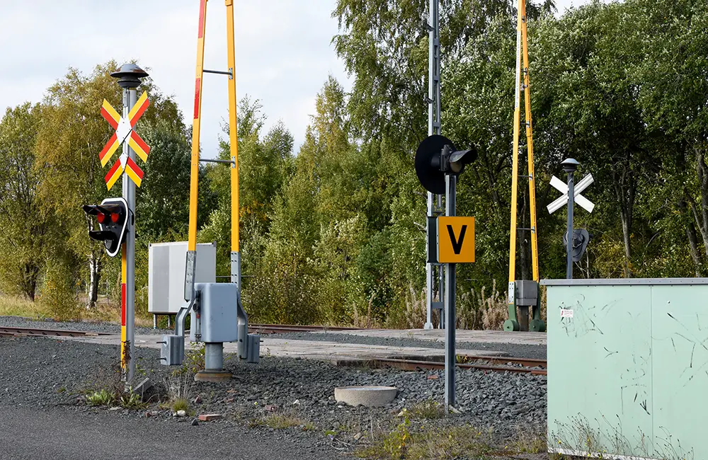 Vägskydd med tillhörande reläkur.