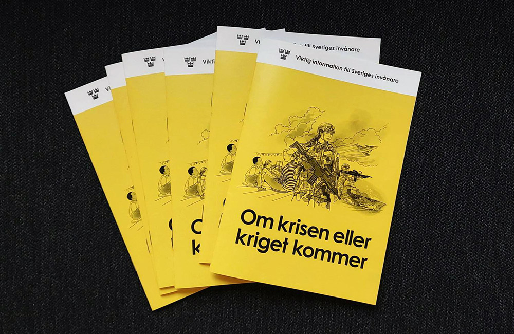 Broschyrer med texten "Om krisen eller kriget kommer".
