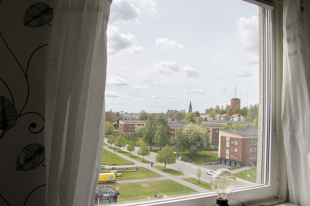 En del av rummen har utsikt över Nässjö.