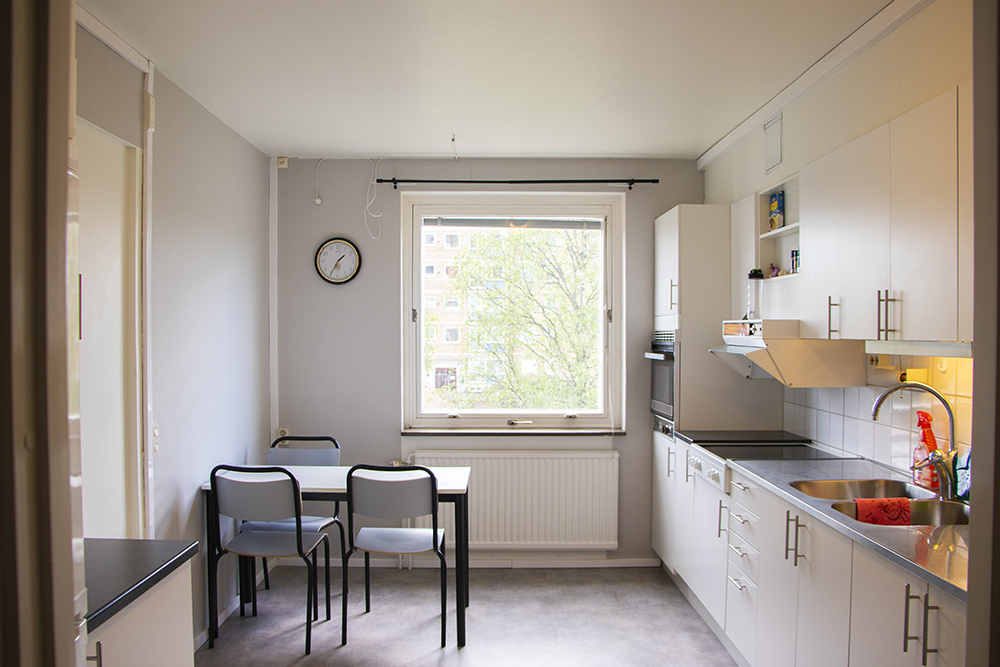 Alla lägenheter har ett kök med kyl, frys, spis och ugn.