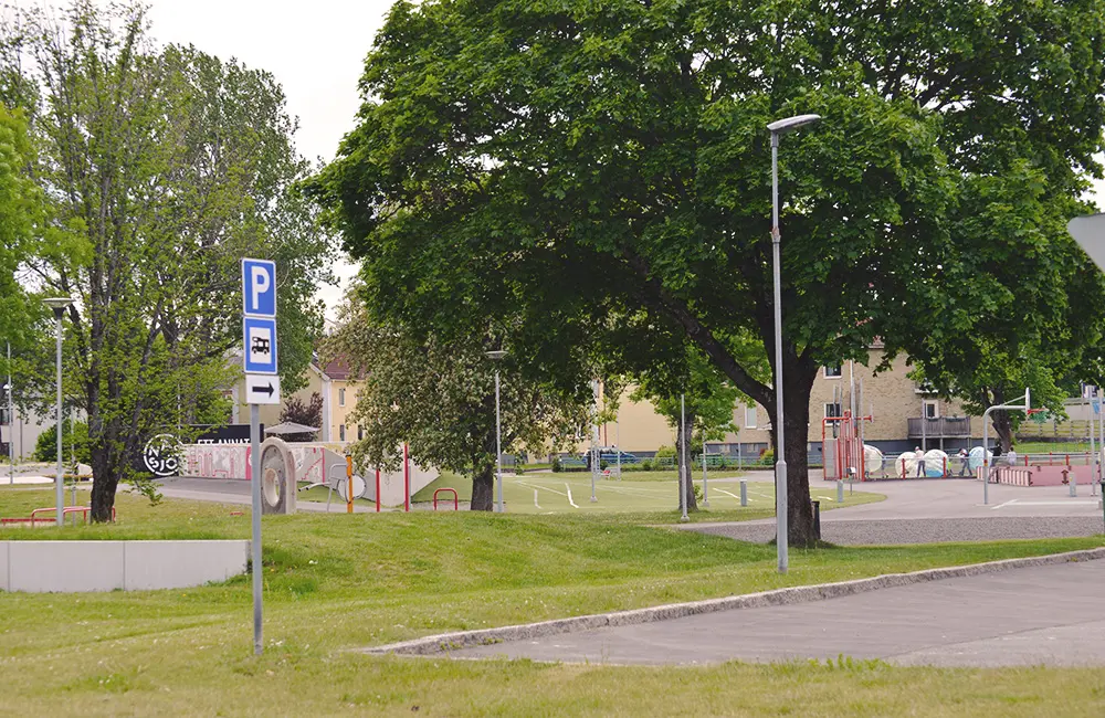 Ställplats för husvagn och husbil vid aktivitetsområdet i Nässjö.