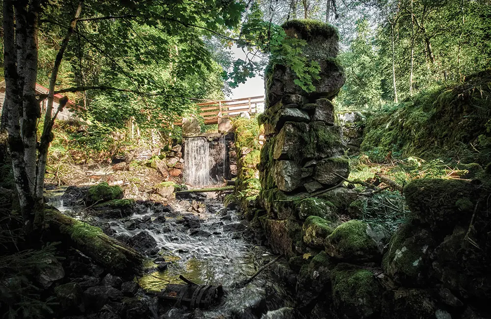 Ett litet vattenfall och en porlande bäck.