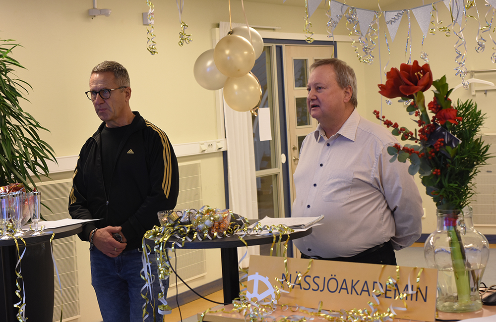Utbildningsledare Thomas Gustafsson och huvudlärare Anders Wall hälsade alla välkommen till årets digitala avslutning.