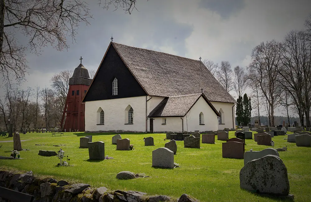 Kyrka och gravplats i Norra sandsjö.