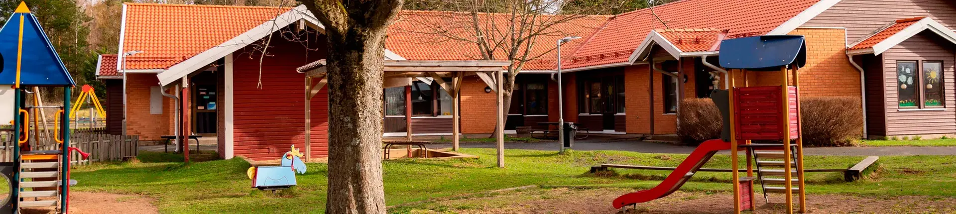 Byggnad i orange tegel.